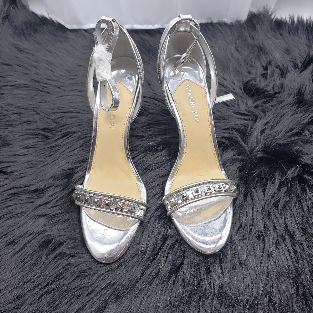 Gianni Bini Sandals